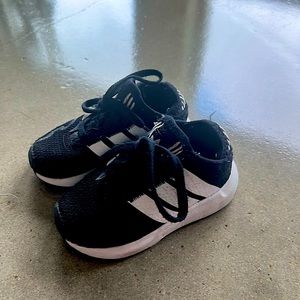 Adidas Toddler tennis shoes size US 7